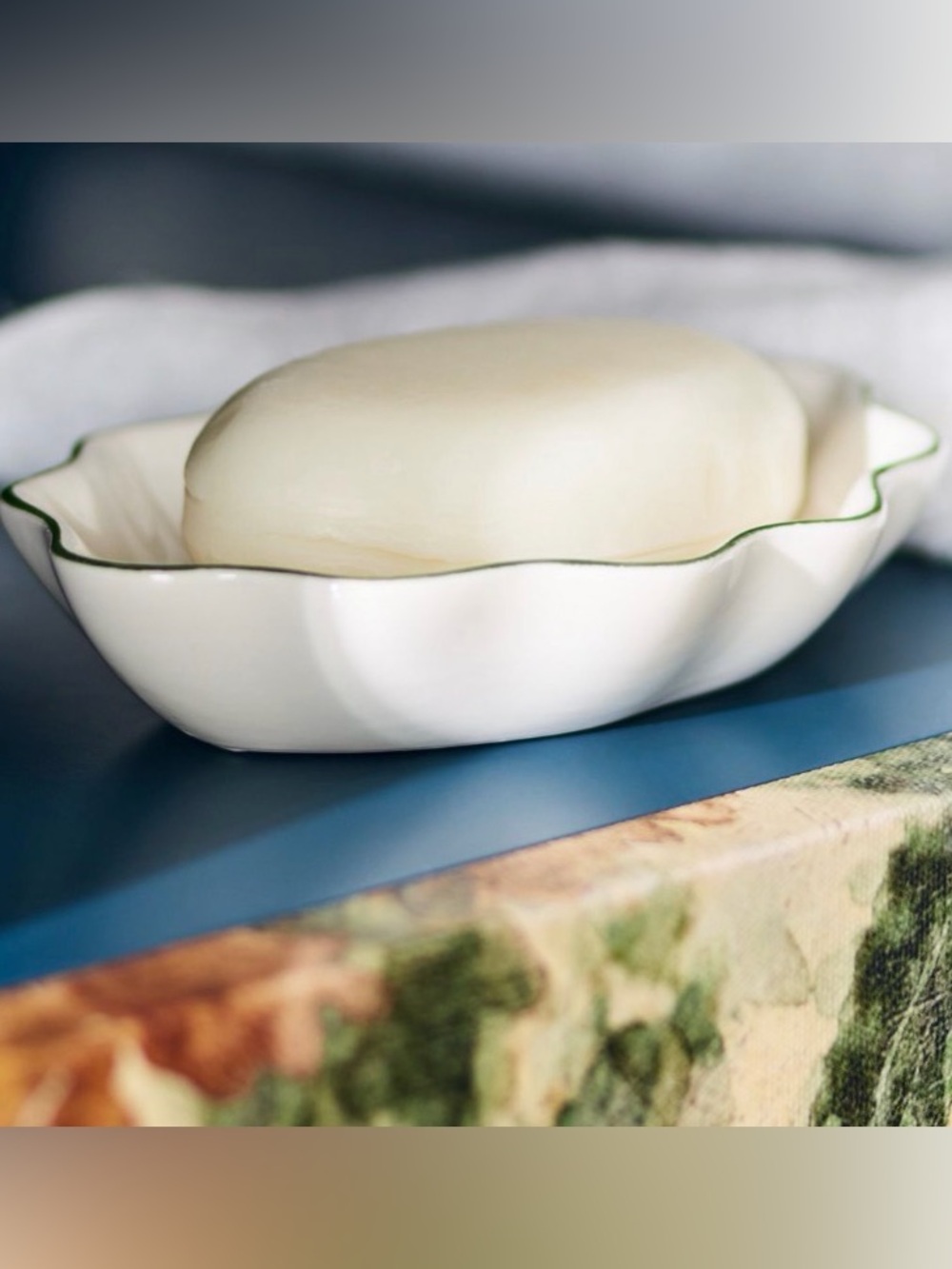 Anthropologie Le Marais Scalloped Soap Dish